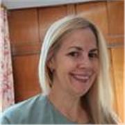 Profesional de salud con conocimientos en biologia, quimica y farmacologia