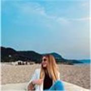 sono una studentessa, abito a milano, ho 18 anni, vado bene in tutte le materie soprattutto in matematica, pronta a mettere tutta me stessa ad aiutare bambini e ragazzi a capire la materia e fargliela piacere! Sono super disponibile, socievole e tranquill