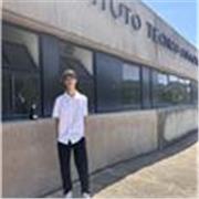 Hai bisogno di aiuto a fare compiti? Eccomi qua. Offro lezioni online a ragazzi delle medie e superiori per inglese.