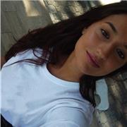 Ragazza bilingue offre lezioni di lingua russa