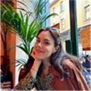 Scopri la bellezza delle parole e della storia con una docente di Filologia Moderna esperta in editoria per ragazzi