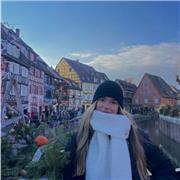 Soy una estudiante de carrera de fisioterapia. Enseño mates para cualquier edad. Soy una persona muy responsable y comprometida