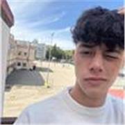 Estudiante de Ingeniería Informática en la Universidad Politécnica de Madrid (UPM) que implanta clases tanto de matematicas como de fisica, presenciales y online
