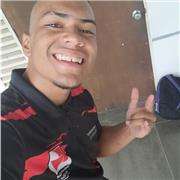 Profesor de boxeo inparte clases a niños y adultos