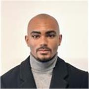 Profesor de inglés enfocado en niños, con clases dinámicas y divertidas que facilitan el aprendizaje natural desde edades temprana