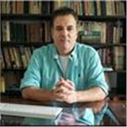 Professor da area de linguagens, com 38 de magistério em grandes colégios