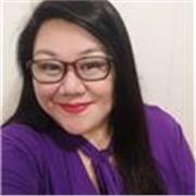 Confidence-building English trainer helping adults speak naturally