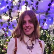 Ex-alumna de bachillerato de artes da clases a alumnos de primaria y la eso en artes plasticas