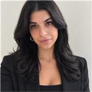 PhD in Cultura visuale e dottoressa cum laude in Storia dell’Arte, impartisce lezioni per studenti liceali e universitari