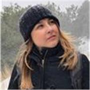 studentessa di magistrale laureata in lingue impartisce corsi per studenti di scuola media e liceo