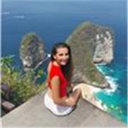 Me defino como una persona con vocación por la enseñanza, para todas las edades y niveles. 