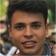 Estudiante universitario da clases de matematicas y fisica
