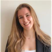 Englisch-Tutorin, die Kinder oder Erwachsene jeden Alters unterrichtet