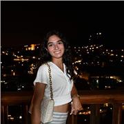 Estudiante de cuarto de química que imparte clases de química a alumnos de ESO y Bachiller