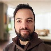 Desarrollador de software y emprendedor, estoy aquí para ayudarte a aprender programación. Ofrezco clases para todos los niveles