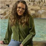 Laureata in Lingue impartisce ripetizioni di italiano e letteratura italiana per studenti della scuola primaria e scuole medie