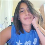 Laureata in Filologia, Letteratura e Storia dell'antichità offre lezioni di italiano e storia