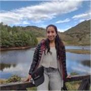 Profesora de inglés capacitada para niños, jóvenes y adultos