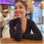Profesora con un máster en marketing y dirección comercial, con amplia experiencia profesional en áreas administrativas 