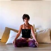 Laureata in Filosofia e Insegnante Yoga certificata CONI offre lezioni (Hatha, Tradizionale e Vinyasa Ashtanga) anche online
