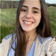 Profesora de lengua imparte clases online a niños/as y adolescentes