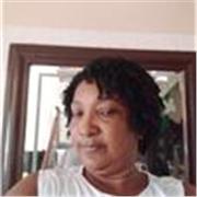 Profesora de informática importante clases a niños y niñas de todas las edades