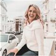 Passionate and cheerful online English teacher with over 3 years experience teaching English to adults, with two advanced degrees in Creative Writing