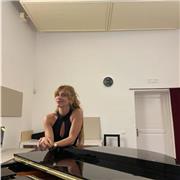 LEZIONI INDIVIDUALI
DI MUSICA Disponibili corsi di:
1-pianoforte (per tutte le età)
2-propedeutica musicale (per i più piccoli
dai