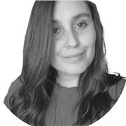 Profesora de clases particulares con enfoque personalizado en las necesidades de cada estudiante