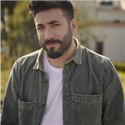 Docente di italiano, storia, latino a Torino e aiuto compiti per i più piccoli anche nelle altre materie.