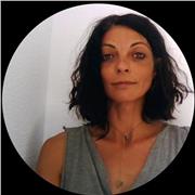 Profesora y guía de terapias alternativas para el bienestar con enfoque ayurvédico.