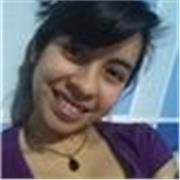 Biotecnóloga imparte clases de ciencias a niños y adolescentes