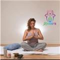Profesora de hatha yoga, hastanga vinyasa y yoga prenatal