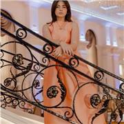 Italian and Romanian tutor with 5 years of experience offering English lessons, with a C1 level profficiency in the language.