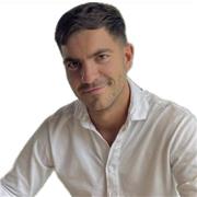 Maestro de Educación Primaria con especialidad en Educación Física. Dos máster, un FP, C1 y DECA.