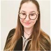 Ragazza Laureata in Relazioni Internazionali offre lezioni private di diritto