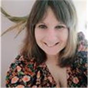 Native English speaker and qualified linguist, I can help students improve their conversational skills