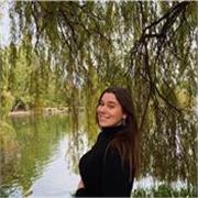 Profesora de inglés para niños y niñas de primaria