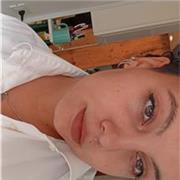 studentessa universitaria per aiuto compiti