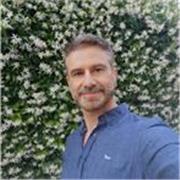 Docente di ruolo di matematica con esperienza di oltre 20 anni impartisce lezioni a studenti scuola secondaria e universitari