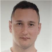 Personal Trainer certificato, con più di 6 anni di esperienza in sala pesi, allenamento funzionale e circuit training