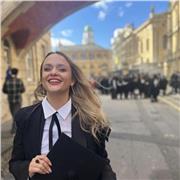 Oxford Master Studentin und erfahrene DaF Lehrerin, die Deutsch als Fremdsprache unterrichtet & Deutsch/Englisch Nachhilfe gibt.