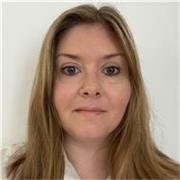 Traductrice certifiée, je mets mon expertise des mots et de la culture française au service de votre apprentissage.