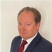 Ich unterrichte in der Erwachsenenbildung aber gebe auch Hilfe bei Schülern mit Schwierigkeiten in der Integration/Sprachfindung