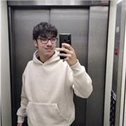 Soy un chico de 20 años titulado en bachillerato científico, habiendo cursado también economia, que realizó un ciclo de Deportes.