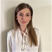 Laureata in marketing, diplomata in lingue, offre ripetizioni in spagnolo, inglese e aiuto compiti
