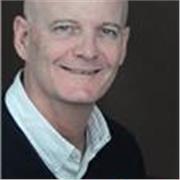 Soy licenciado en Filosofía y Derecho por la Universidad Complutense de Madrid, donde también obtuve el CAP 