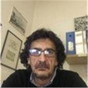 Laureato in materie scientifiche impartisce lezioni private di matematica e fisica a studenti di scuola media e biennio superiore