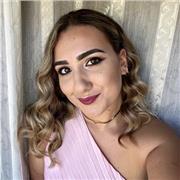 Diploma di liceo classico, laureanda in Scienze dell’Educazione e della Formazione. Aiuto compiti e ripetizioni, da 0 a 13 anni.