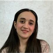 Me defino como una persona responsable, paciente .Me gusta ayudar a otros a aprender. El árabe es mi lengua materna